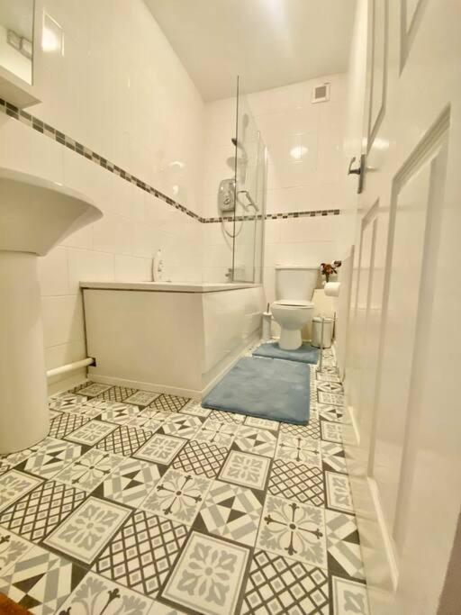 5 Bedroom House Near Cardiff City. Buitenkant foto